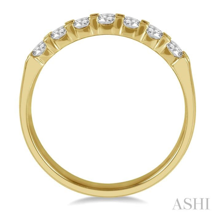 1/2 Ctw 7 Stone Round Cut Diamond Wedding Band in 14K Yellow Gold