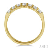 1/2 Ctw 7 Stone Round Cut Diamond Wedding Band in 14K Yellow Gold