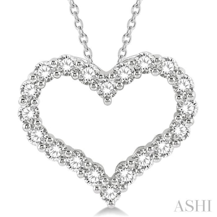 1 1/2 Ctw Heart Shape Round Cut Diamond Pendant With Chain in 14K White Gold