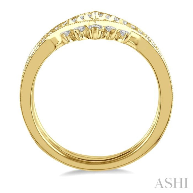 1/4 ctw Chevron Shank Round Cut Diamond Band in 14K Yellow Gold